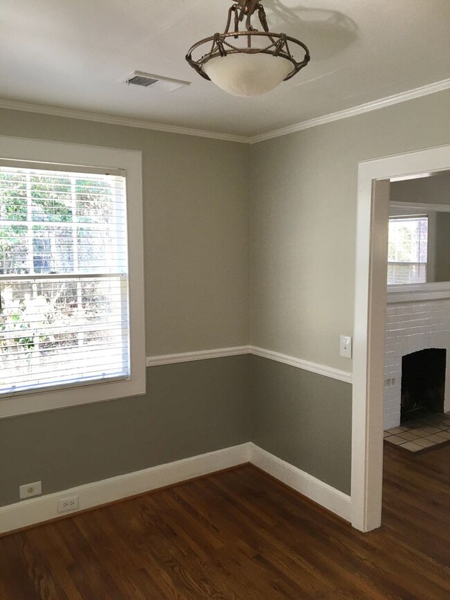 Building Photo - Forest Acres