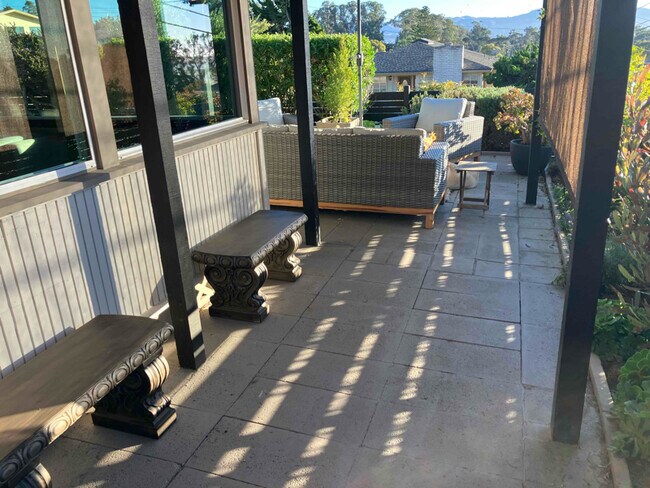 Building Photo - 705 Center Ct