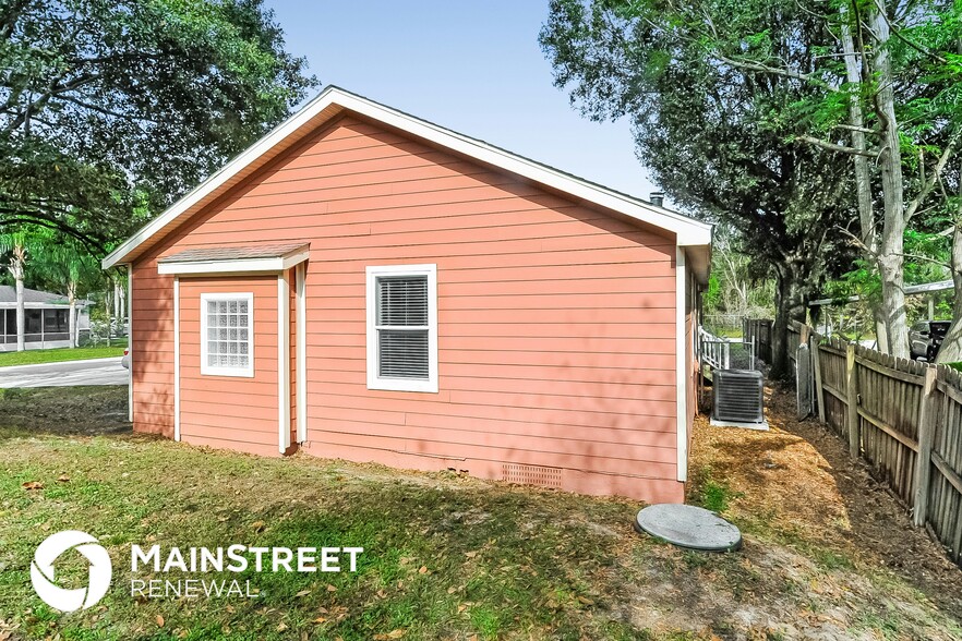 Building Photo - 8002 Maloren St