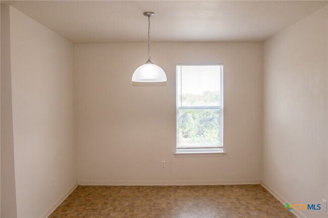 Building Photo - 413 Brittney Way