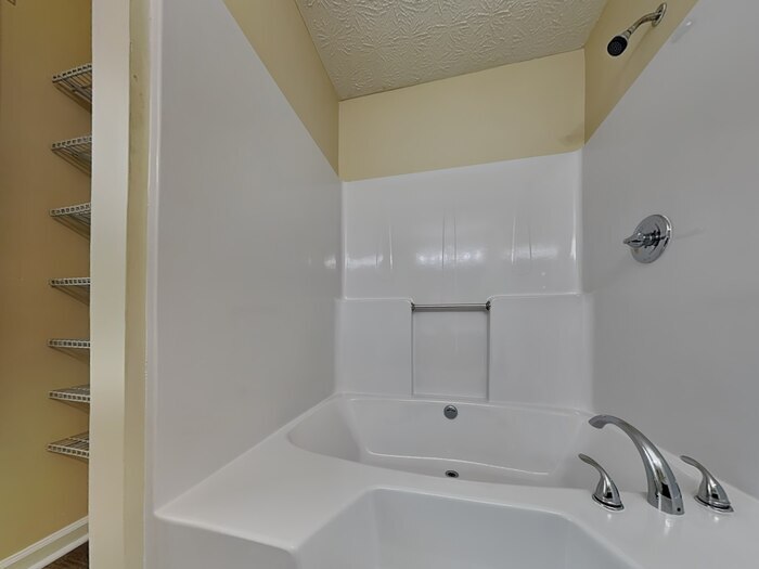 Building Photo - 116 Whirlaway Dr