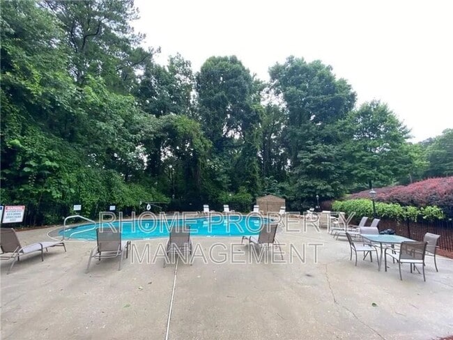 Building Photo - 1418 Highland Bluff Dr S E