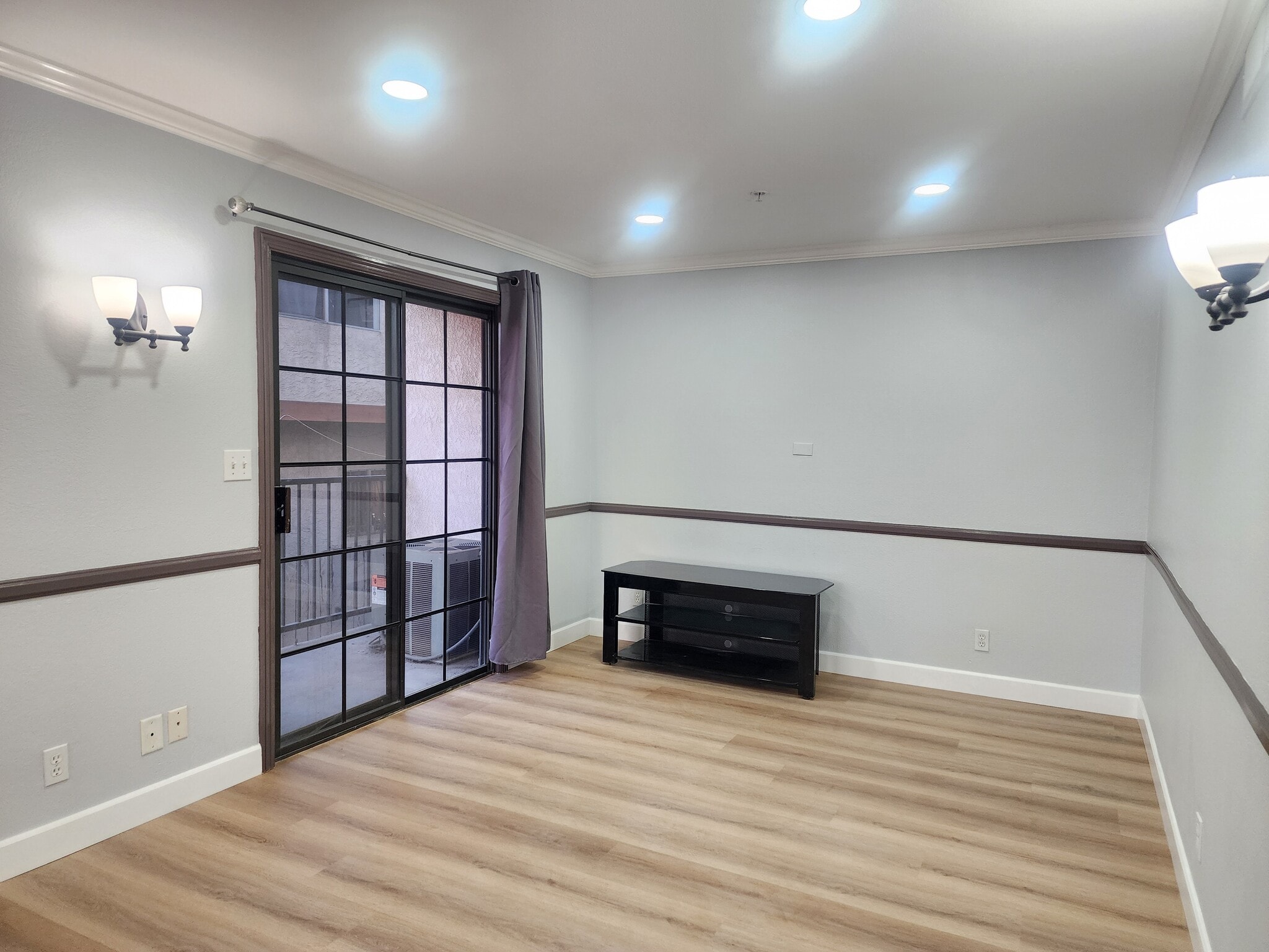 Building Photo - 736 N Garfield Ave