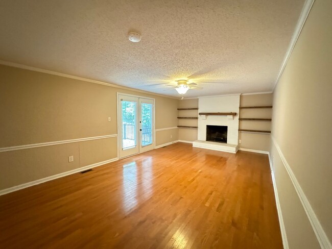 Building Photo - 3 Bedroom, 2 1/2 Bath Single Family Home i...