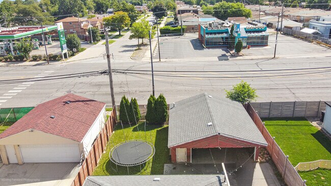 Building Photo - 8201 S Komensky Ave