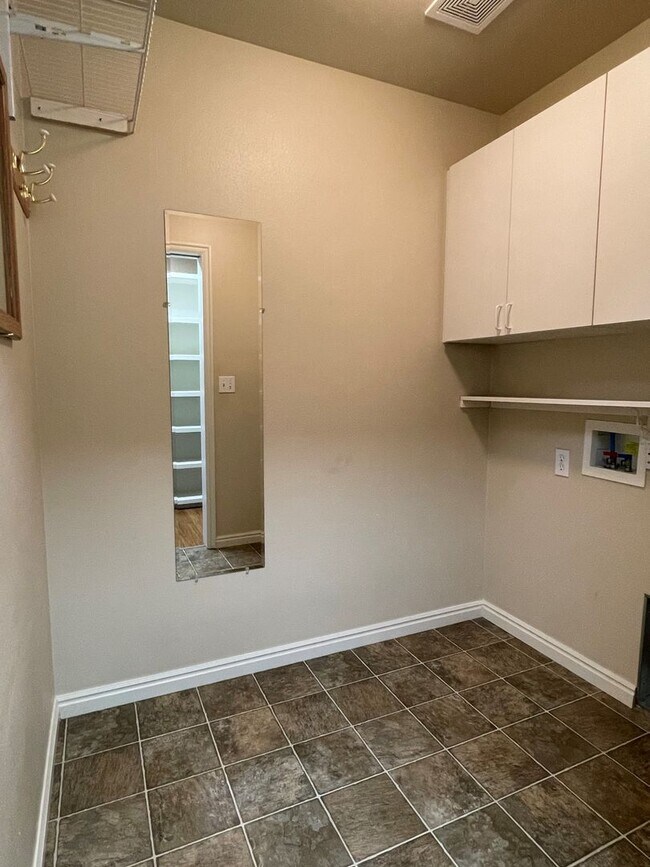 Building Photo - Beautiful 2 bed 2 bath home in the Woodbri...