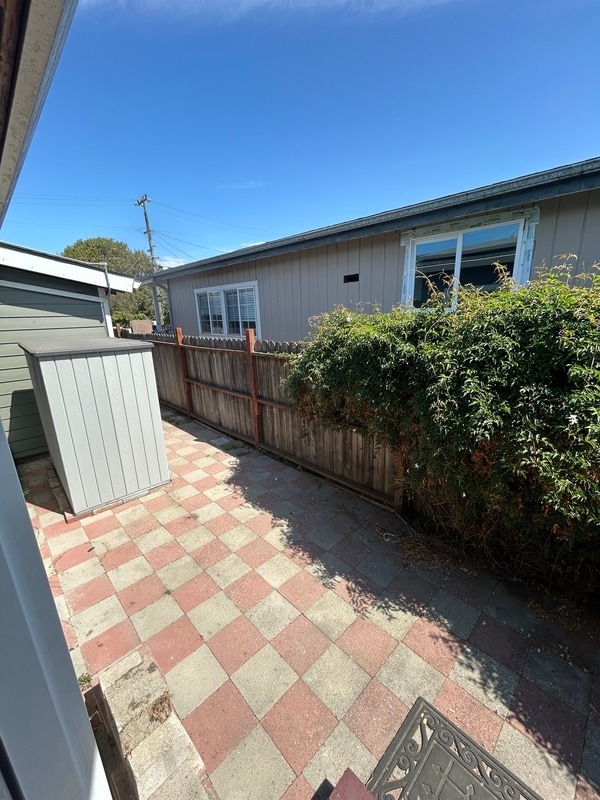 Building Photo - 554 Sanford Ave