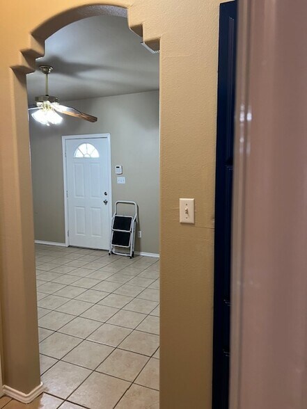 Building Photo - 753 Sonesta Dr