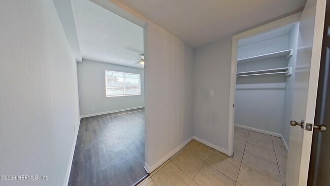 Building Photo - 2216 Spring Park Rd