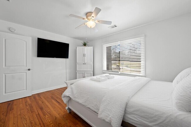 Building Photo - 414 Charles Pl