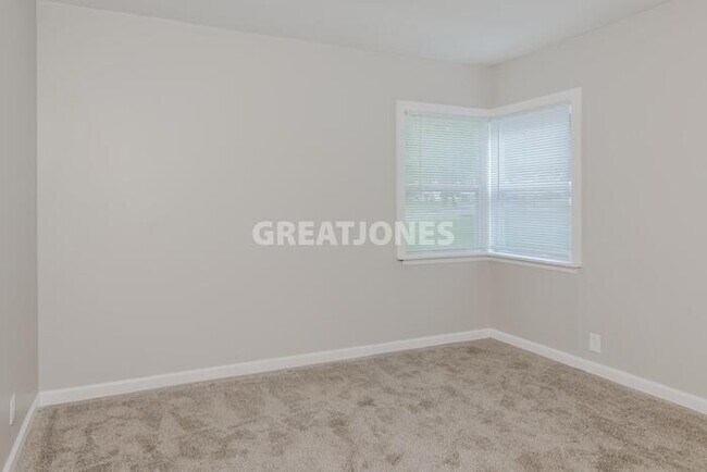 Building Photo - 2220 Gaebler Ave