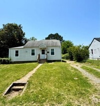 Building Photo - 4 bedroom 2 bath house in Henrico County! All appliances, laundry, central hvac, big yard