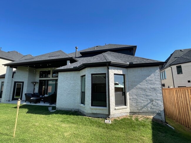 Building Photo - 2832 Fountain Park Dr