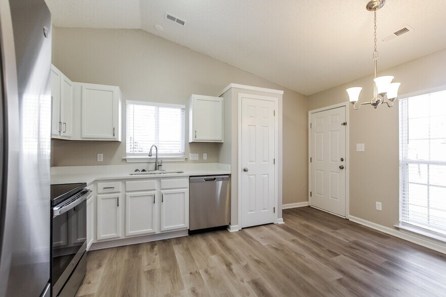 Building Photo - 3900 Golden Rod Ct
