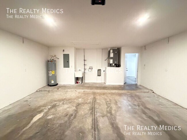 Building Photo - 15137 SW 61st Ct