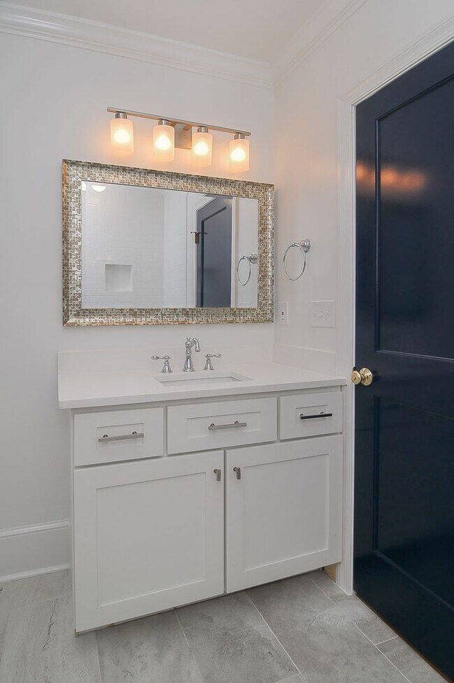 Building Photo - Beautiful 3 bedroom/2 bath house in highly desirable Shandon location! Available June 2026!