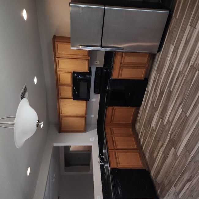 Building Photo - 15864 W Evans Dr