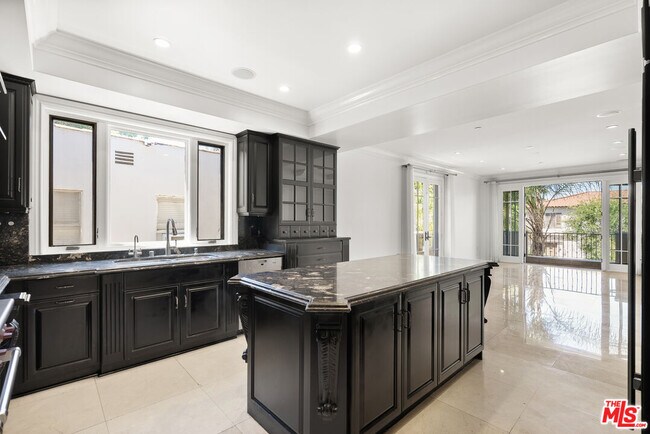 Building Photo - 208 S Lasky Dr