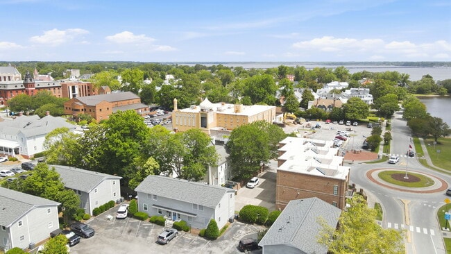 Building Photo - 328 River Walk Dr