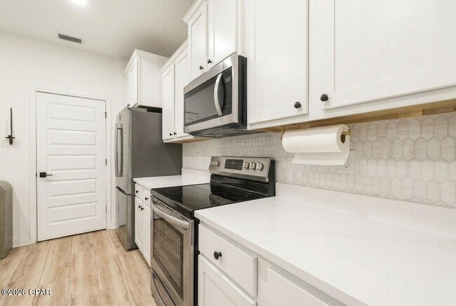 Building Photo - 517 Cove Villa St
