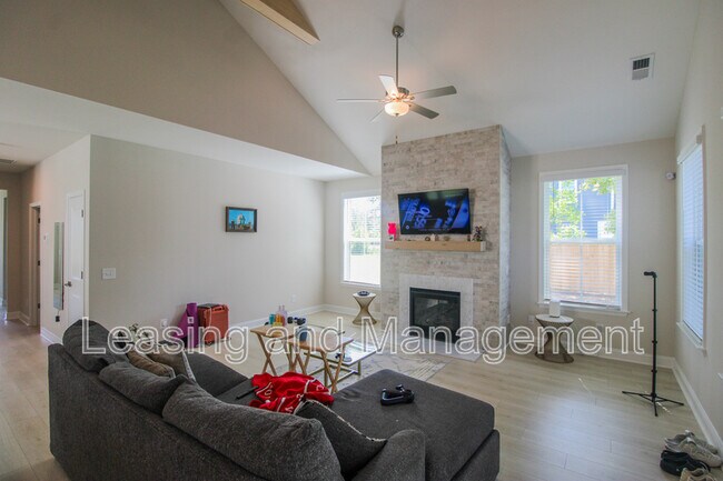 Building Photo - 448 Bluegill Ln