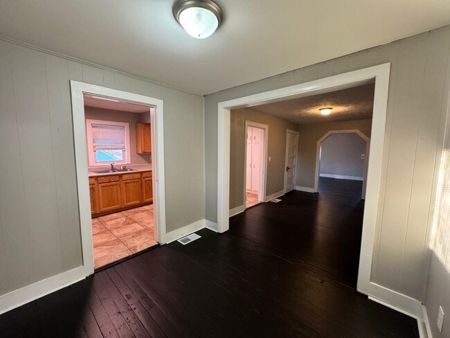 Building Photo - 211 Langford Ct