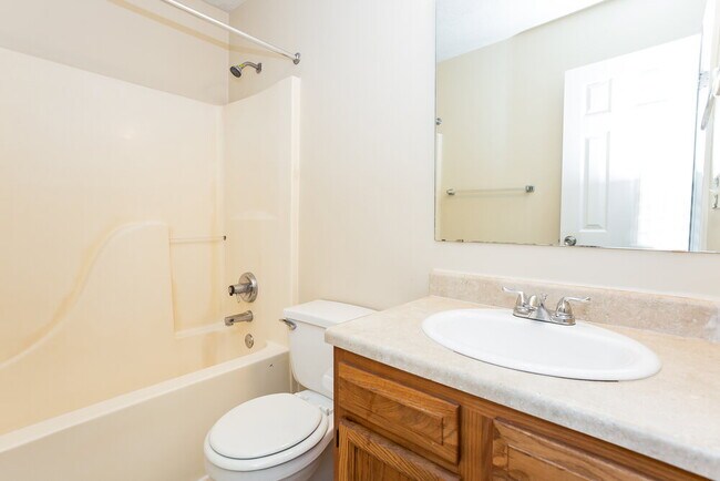 Building Photo - 44 Poplar Ct