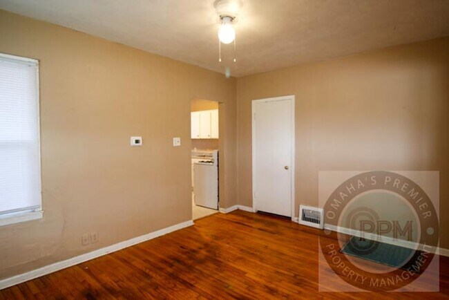 Building Photo - 2114 L St