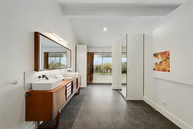Building Photo - 5700 Penick Dr