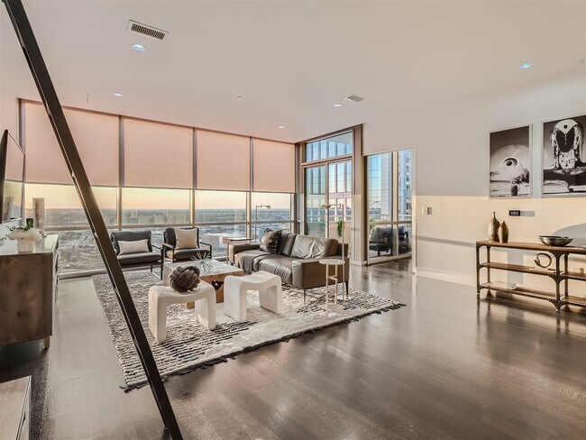 Building Photo - 2200 Victory Ave