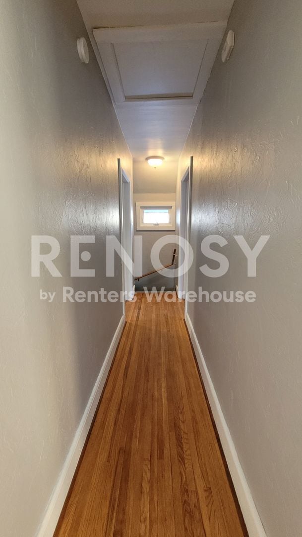 Building Photo - 4BD/2BA in Newport Available Now!