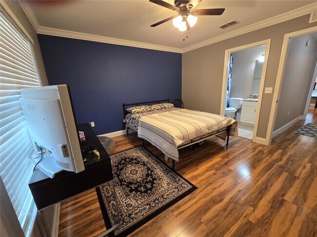 Building Photo - 2636 SW 35th Pl