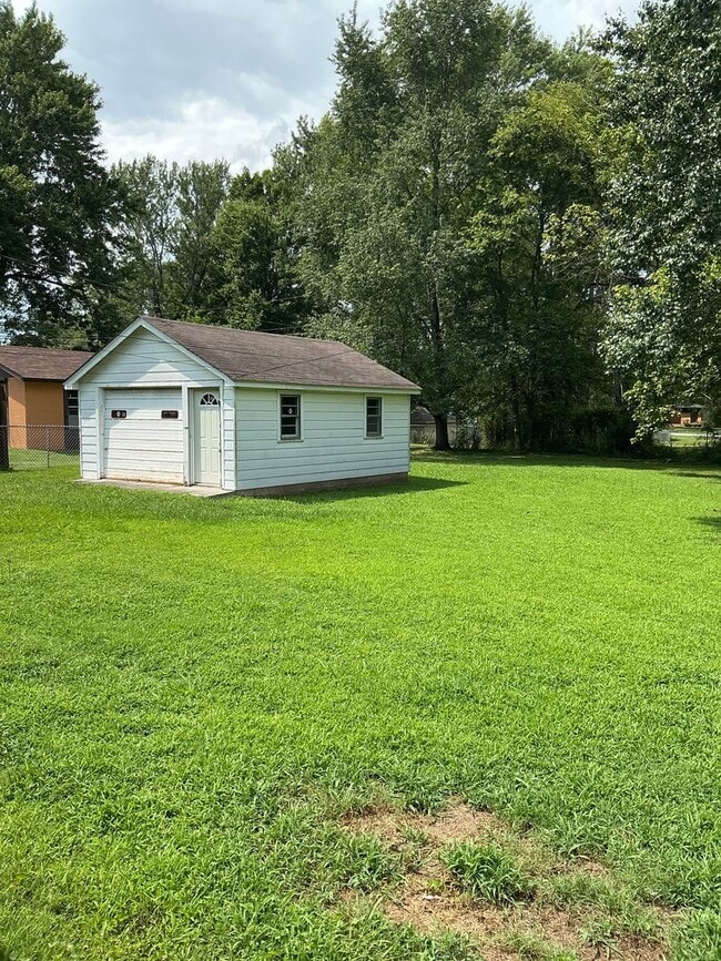 Building Photo - 205 Old Trenton Rd