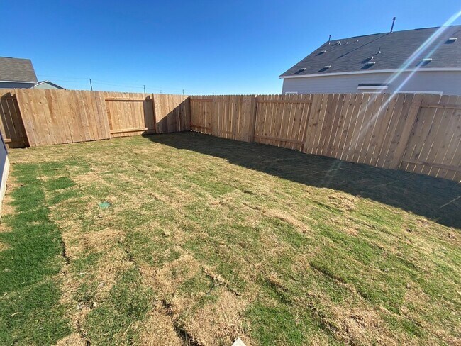 Building Photo - 117 Akela Wy