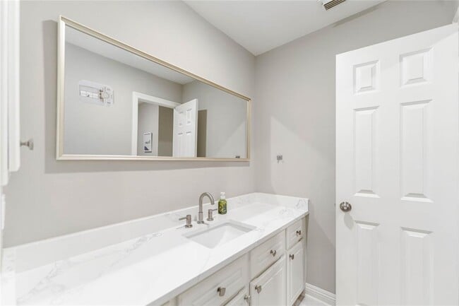 Building Photo - 3819 Emerald Lake Dr