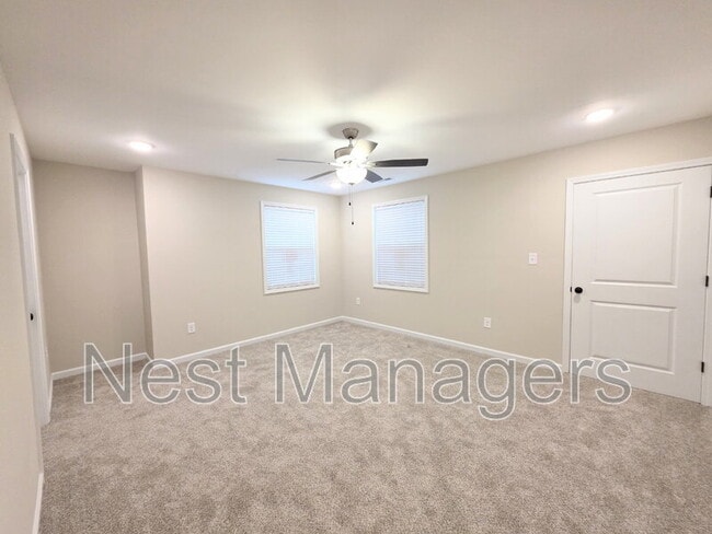 Building Photo - 1511 Fort Bragg Rd