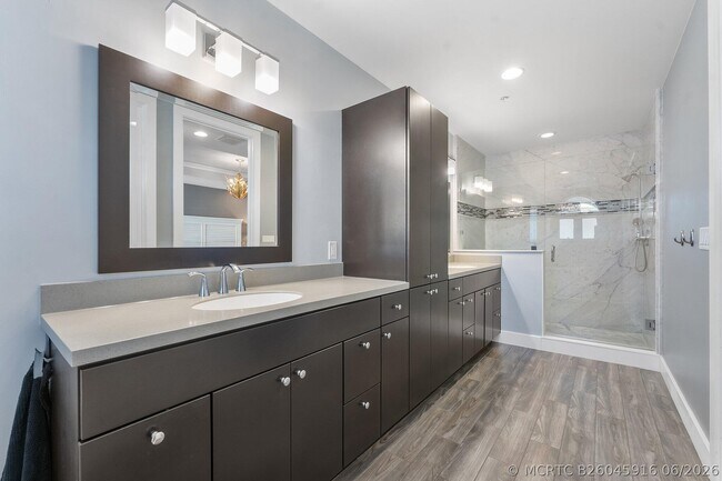 Building Photo - 57 Isle of Venice Dr