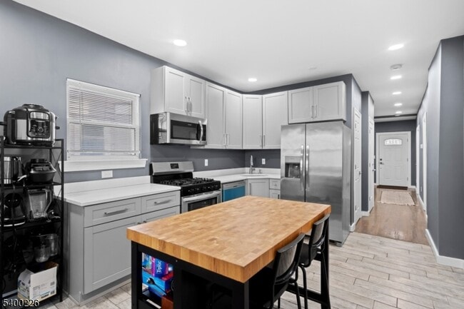 Building Photo - 110 Park Ave