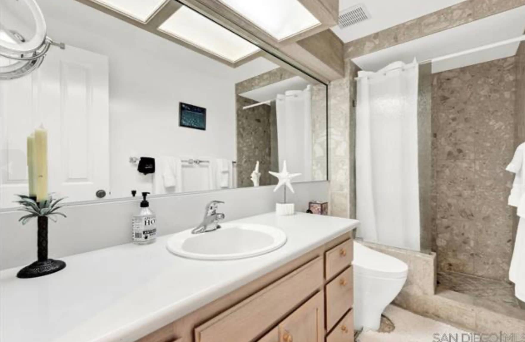 Building Photo - 1562 Camino Del Mar