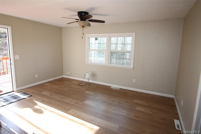 Building Photo - 495 Farmers Mills Rd