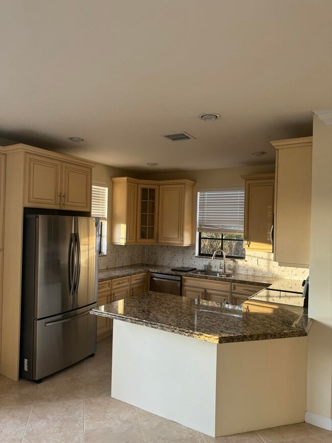 Building Photo - 168 Astor Cir