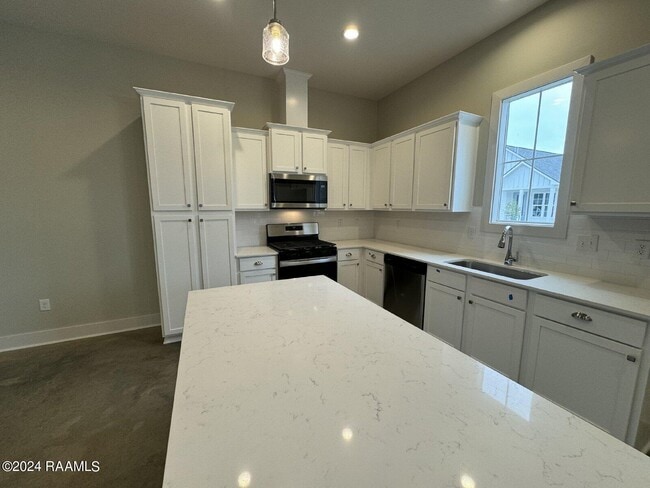 Building Photo - 106 Satsuma Dr