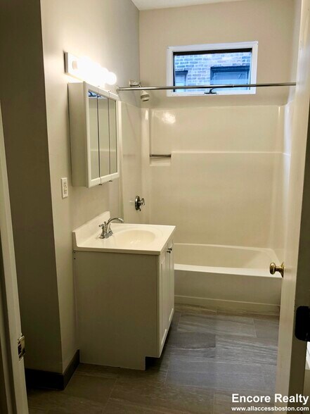 Building Photo - 15 Stearns Rd