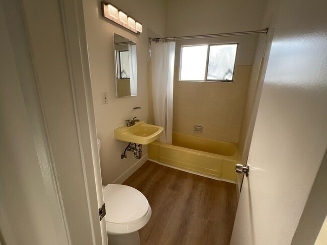 Building Photo - 11333 Venice Blvd