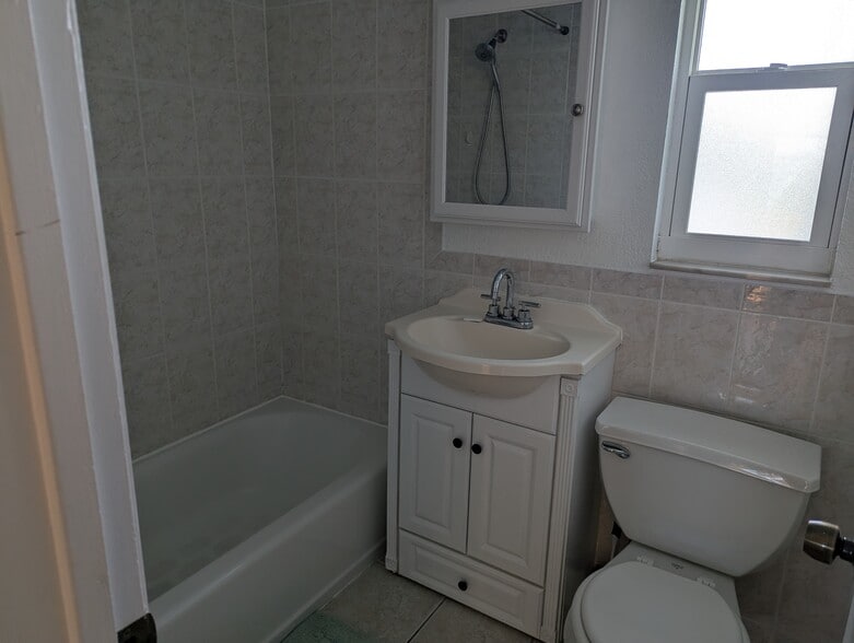 Building Photo - 2706 Pass a Grille Way