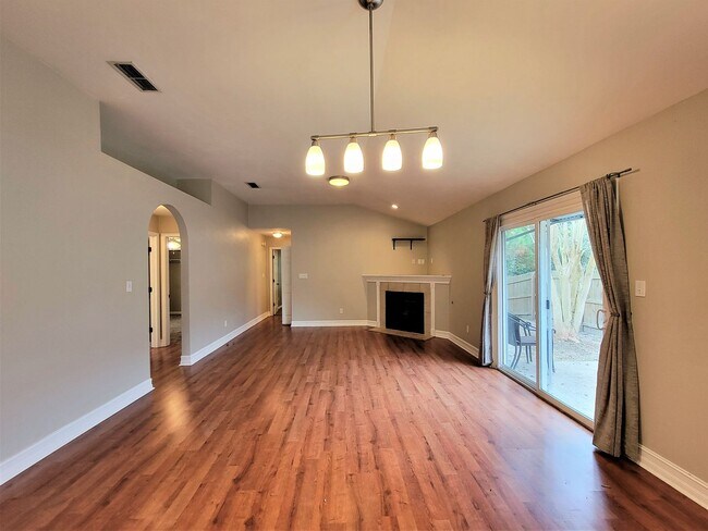 Building Photo - 3 bedroom house for rent in NE Tallahassee...