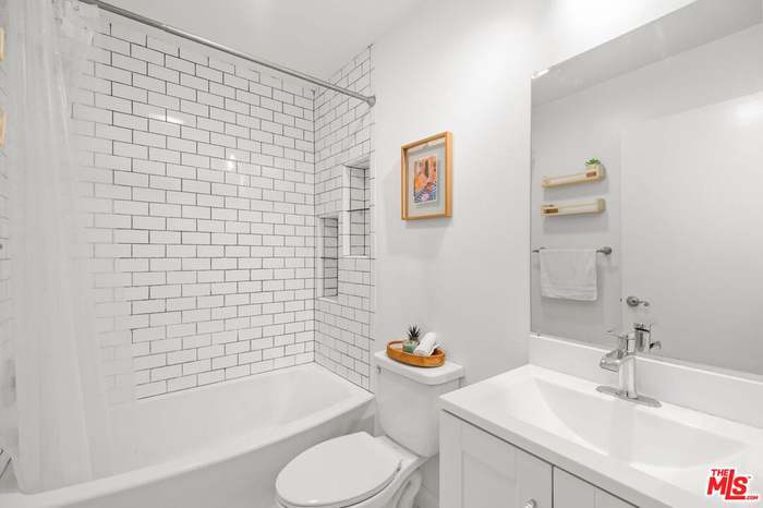 Building Photo - 1125 Pico Blvd