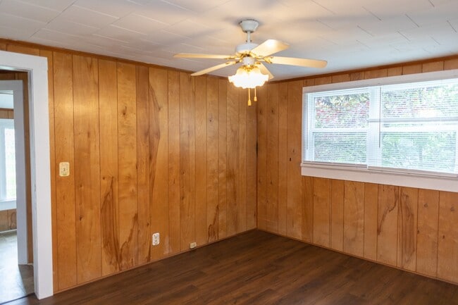 Building Photo - 1028 Fairview Dr SW