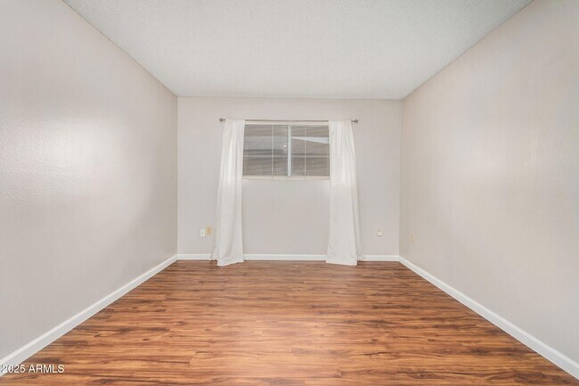 Building Photo - 10725 W El Capitan Cir