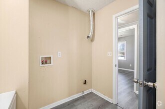 Building Photo - *COMING SOON* Beautiful 2-bedroom Duplex i...